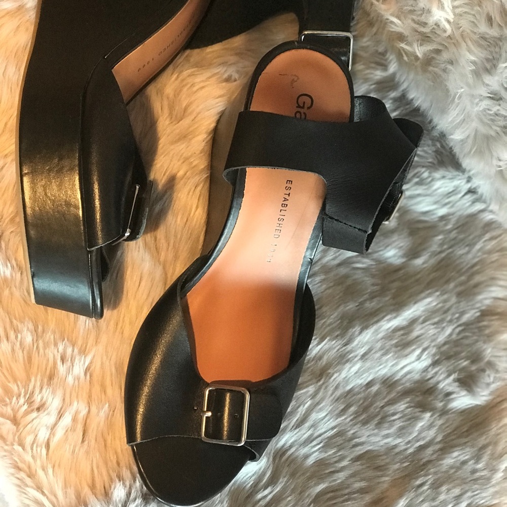 Gap shoes